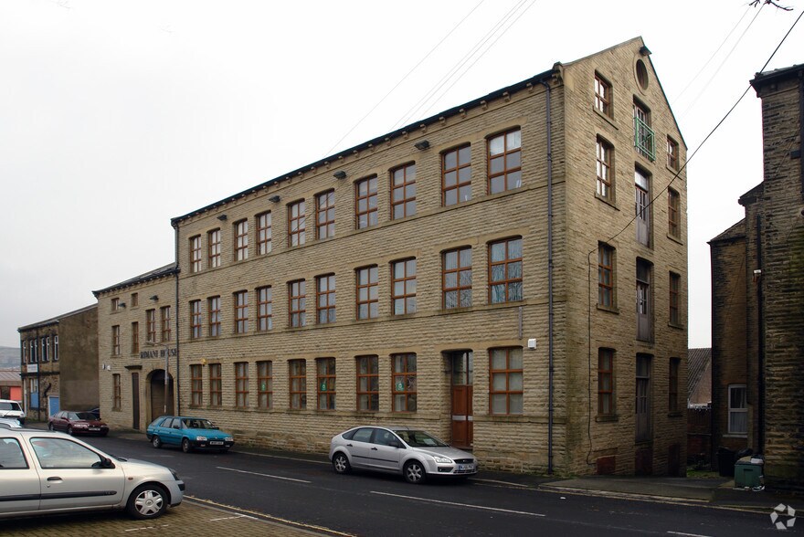 14-16 Hall St, Halifax to rent - Building Photo - Image 2 of 5