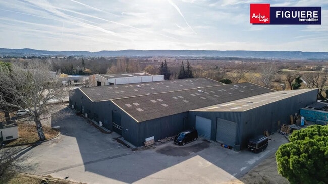 Location Local d'activités 2 100 m²