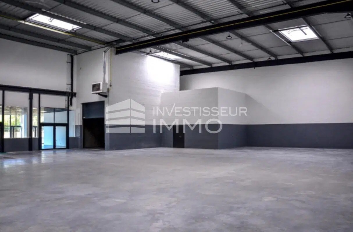 Light Industrial in Stains for sale Interior Photo- Image 1 of 6