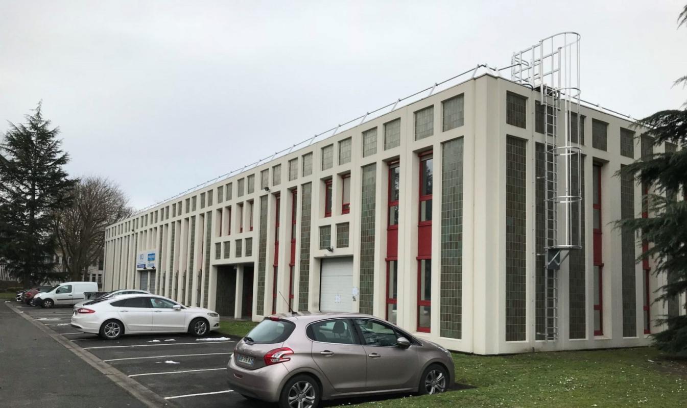 Light Industrial in Éragny to rent Building Photo- Image 1 of 14