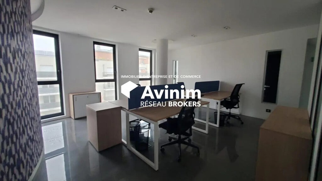 Location Bureaux 147 m² - Photo 1
