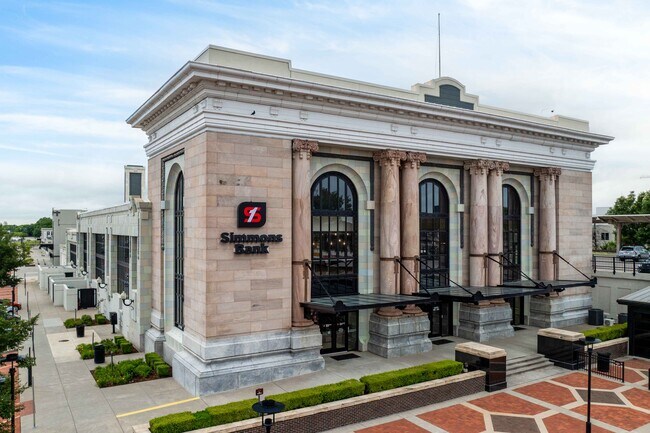 More details for 701 E Douglas Ave, Wichita, KS - Mixed-use to Rent