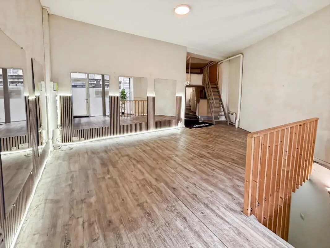 Retail in Paris to rent Building Photo- Image 1 of 8