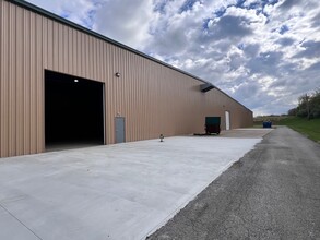 5326 Industrial Park Rd, Metropolis, IL for rent Building Photo- Image 2 of 8