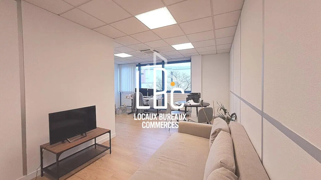 Vente Bureaux 1 370 m² - Photo 1