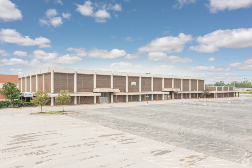 4900 Midway Mall, Elyria, OH for sale - Primary Photo - Image 1 of 1