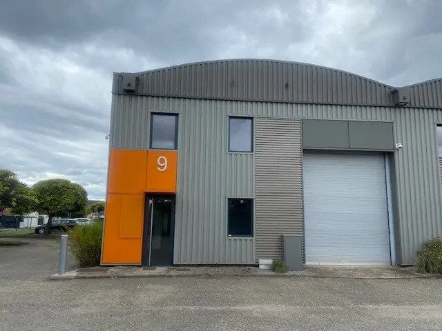 Light Industrial in Dardilly to rent Building Photo- Image 1 of 7