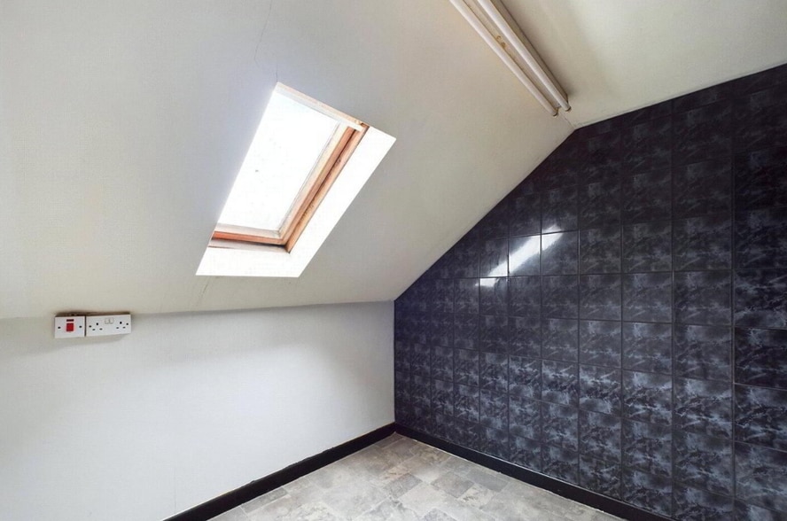 27 Mill St, Newry to rent - Interior Photo - Image 3 of 5