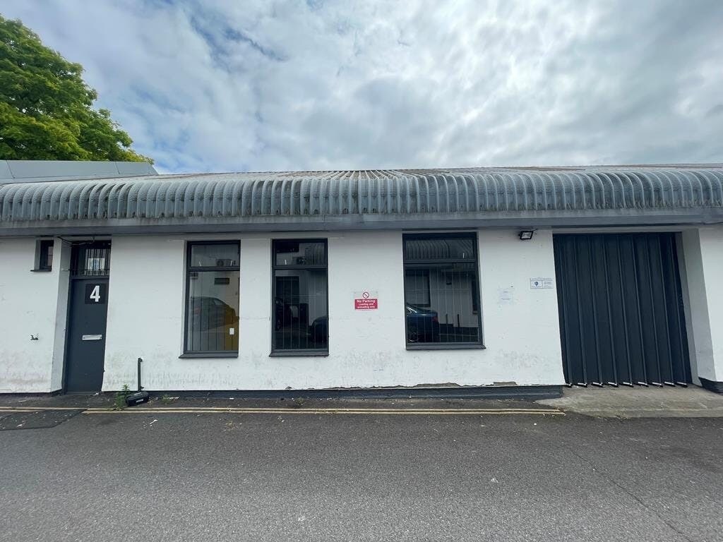 Brook Ln N, Brentford for sale Building Photo- Image 1 of 1