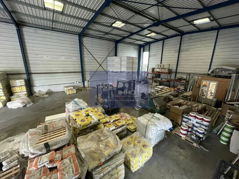 Light Industrial in Lormont to rent - Building Photo - Image 3 of 12