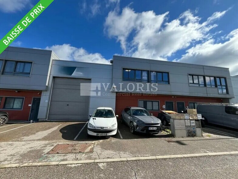 Light Industrial in Aix-en-Provence to rent - Building Photo - Image 1 of 11