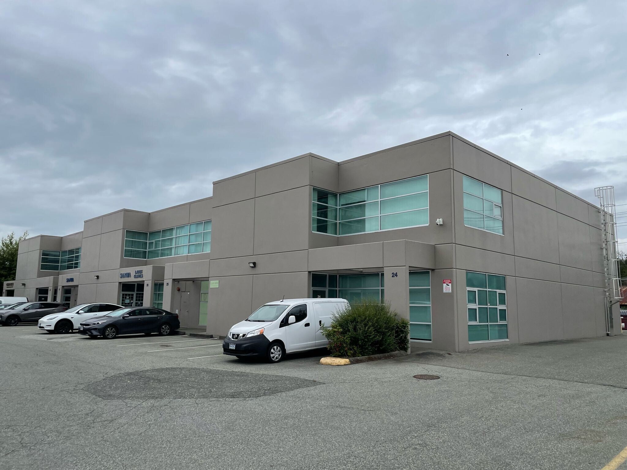 3871 North Fraser Way, Burnaby, BC to rent Interior Photo- Image 1 of 4