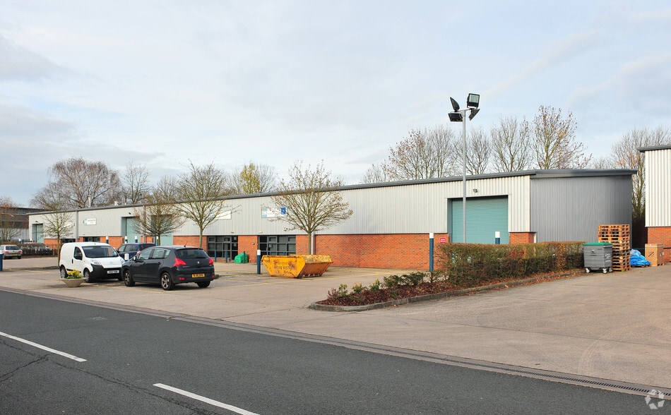 Oak Dr, Hartlebury to rent - Primary Photo - Image 1 of 3
