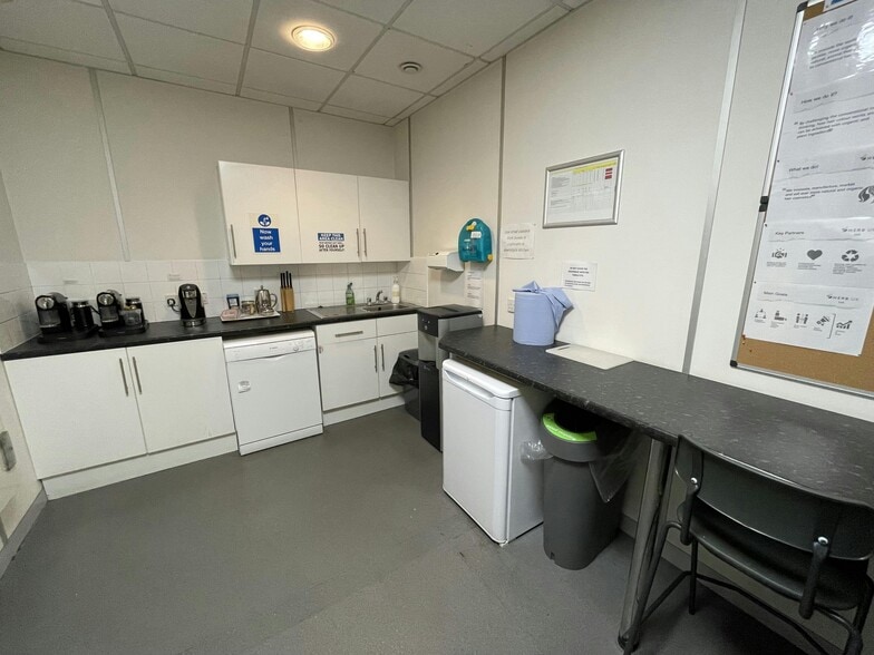 Ampress Ln, Lymington to rent - Building Photo - Image 3 of 14