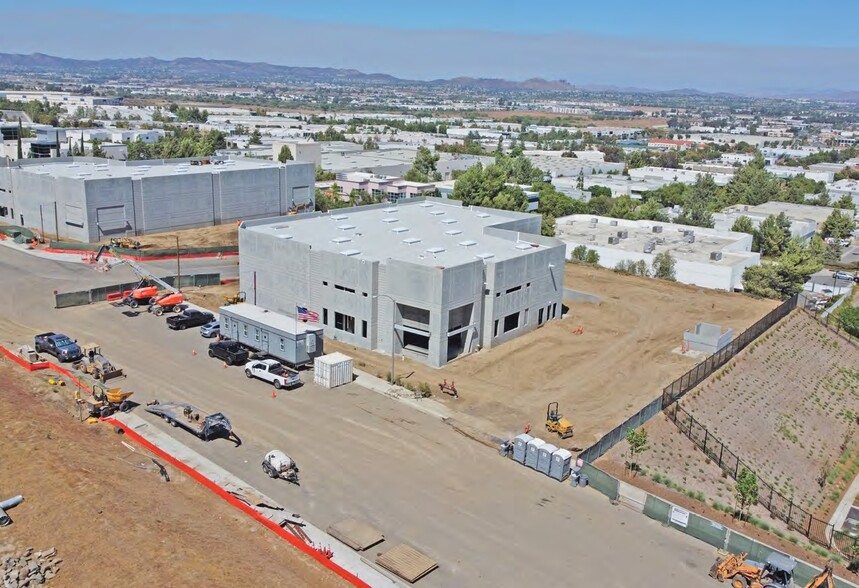 27562 Via Industria, Temecula, CA for sale - Building Photo - Image 2 of 4