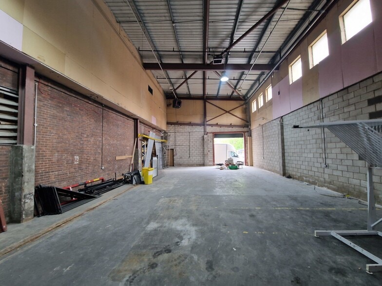 Meadow Rd, Derby to rent - Building Photo - Image 3 of 6
