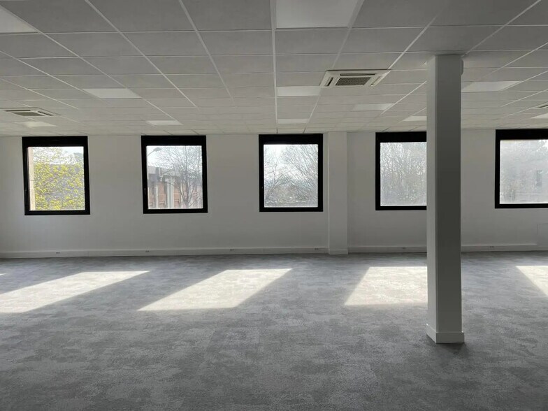 Office in Créteil to rent - Interior Photo - Image 1 of 5