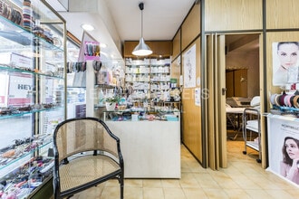 Retail in Barcelona, Barcelona to rent Interior Photo- Image 2 of 25