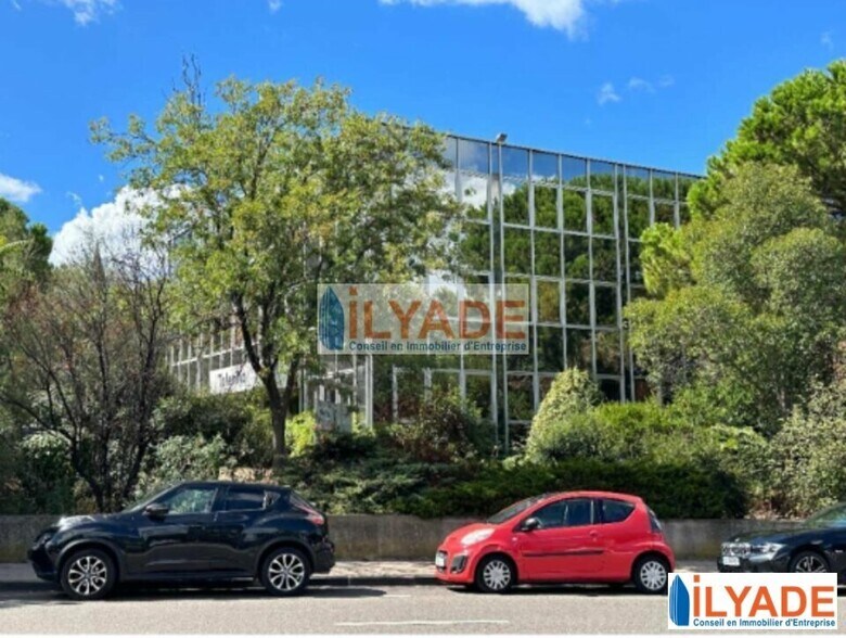 Office in Marseille to rent - Building Photo - Image 2 of 5