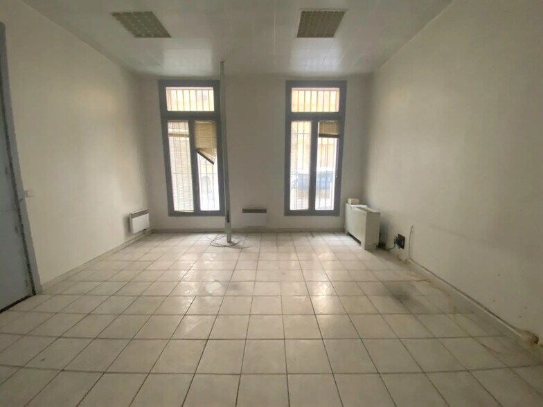 Office in Marseille for sale - Building Photo - Image 2 of 7
