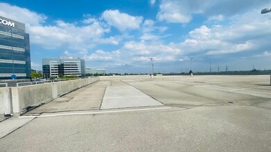 55 Commerce Valley Dr W, Markham, ON to rent Interior Photo- Image 1 of 3