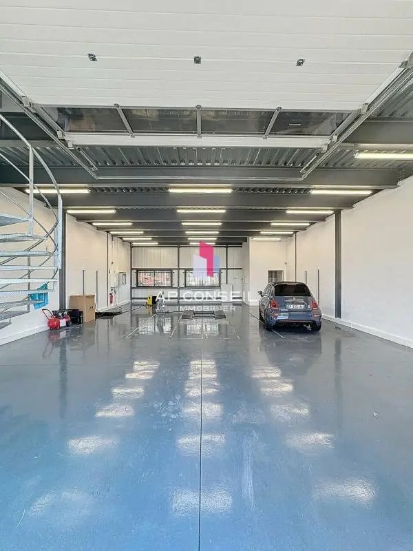 Location Bureaux 300 m² - Photo 1