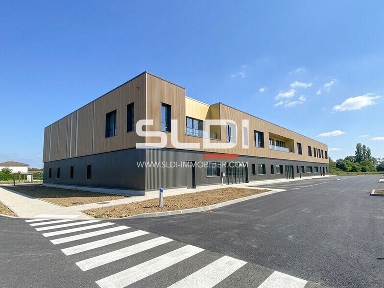 Light Industrial in La Boisse to rent - Building Photo - Image 2 of 8