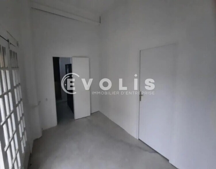 Light Industrial in Wissous to rent - Interior Photo - Image 2 of 7