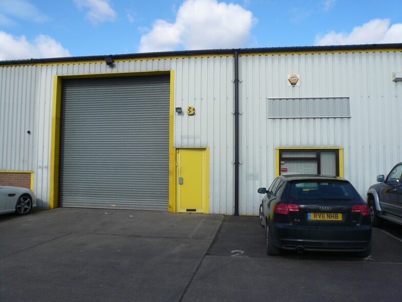 Modular Ct, Wolverhampton to rent - Building Photo - Image 2 of 3