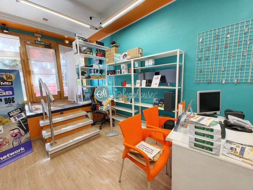 Retail in Segovia, Segovia to rent Interior Photo- Image 1 of 5