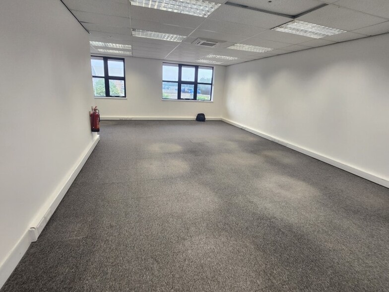 Pony Rd, Oxford to rent - Interior Photo - Image 2 of 8