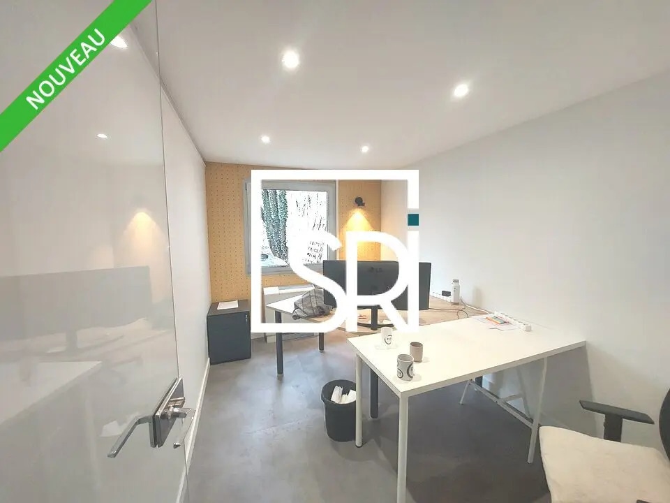 Location Bureaux 285 m² - Photo 1
