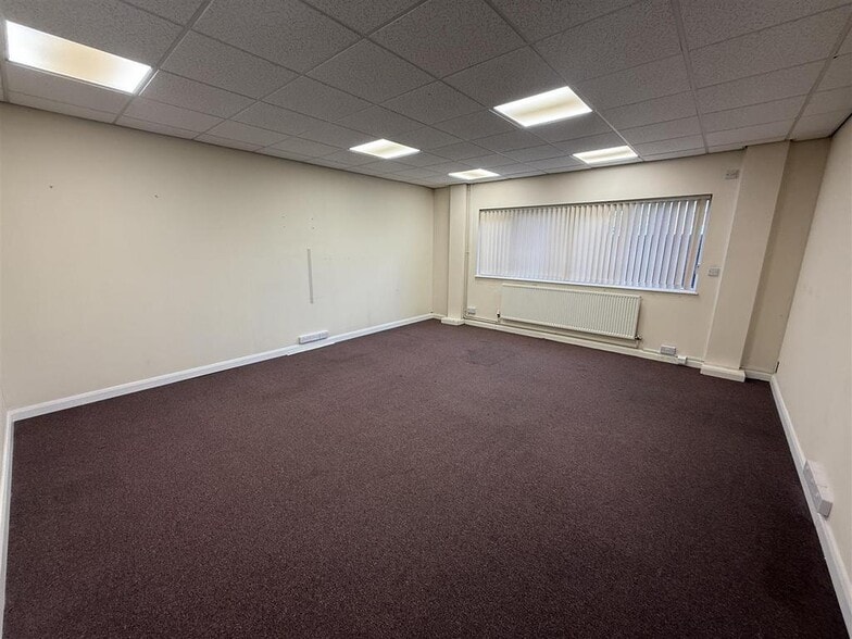 Ivy St, Birkenhead to rent - Building Photo - Image 3 of 10