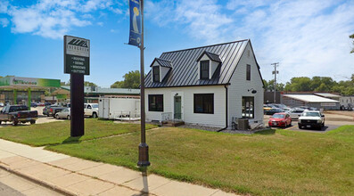 2385 Shadywood Rd, Wayzata, MN for rent Building Photo- Image 1 of 4