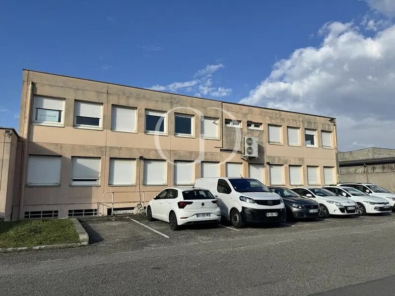 6 Avenue Docteur Schweitzer, Meyzieu for sale - Building Photo - Image 2 of 15