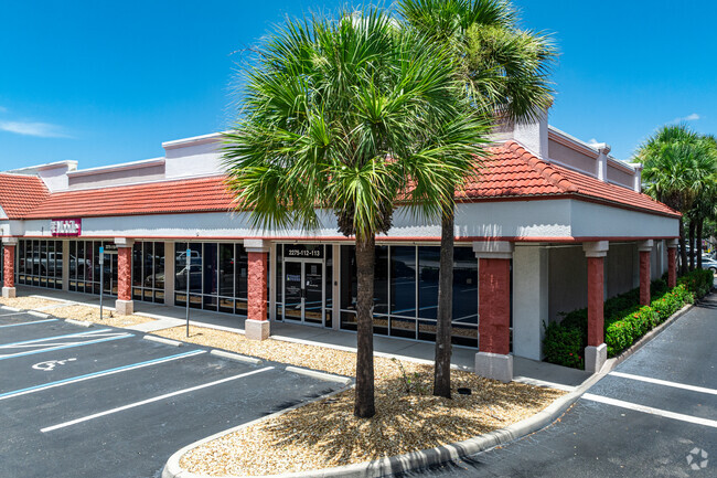 More details for 2251 Pine Ridge Rd, Naples, FL - Retail for Rent