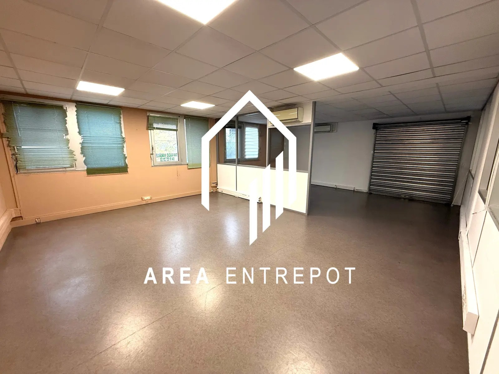 Light Industrial in Marseille to rent Interior Photo- Image 1 of 15