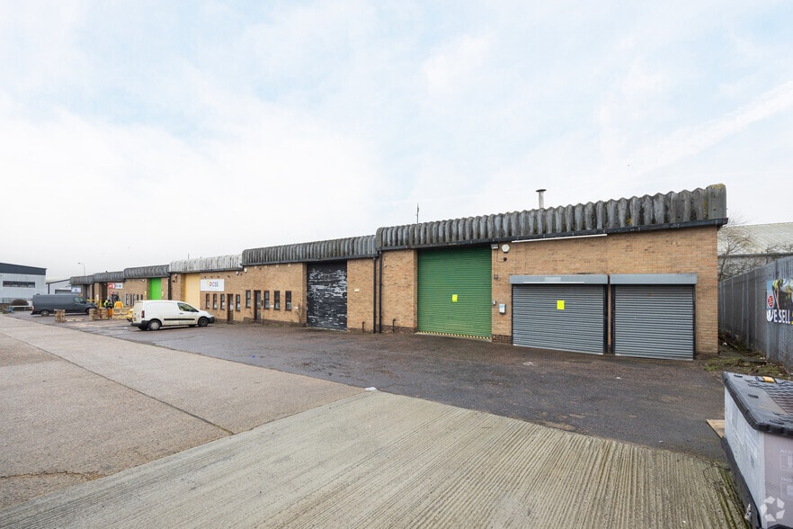 Springwood Ct, Braintree for sale - Building Photo - Image 2 of 2