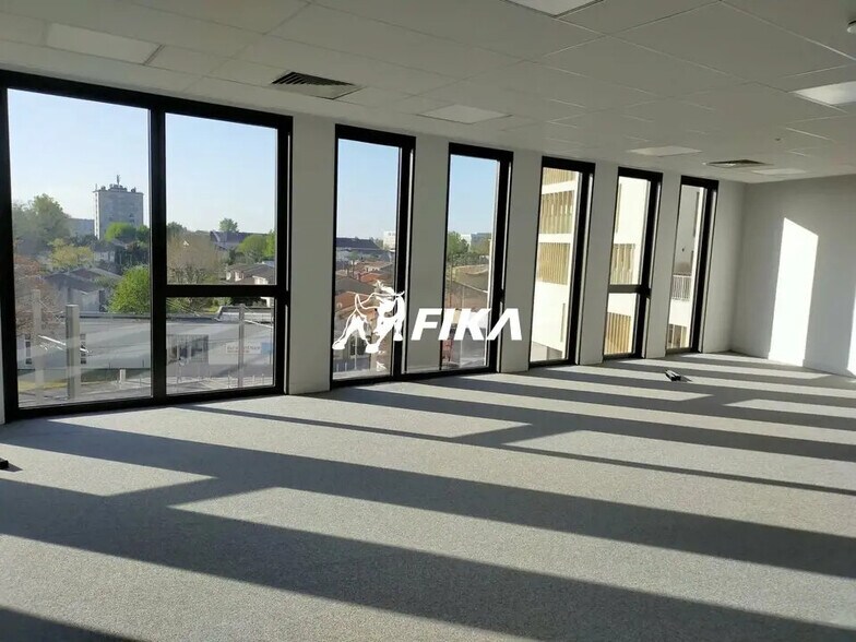 Office in Bordeaux to rent - Interior Photo - Image 3 of 5