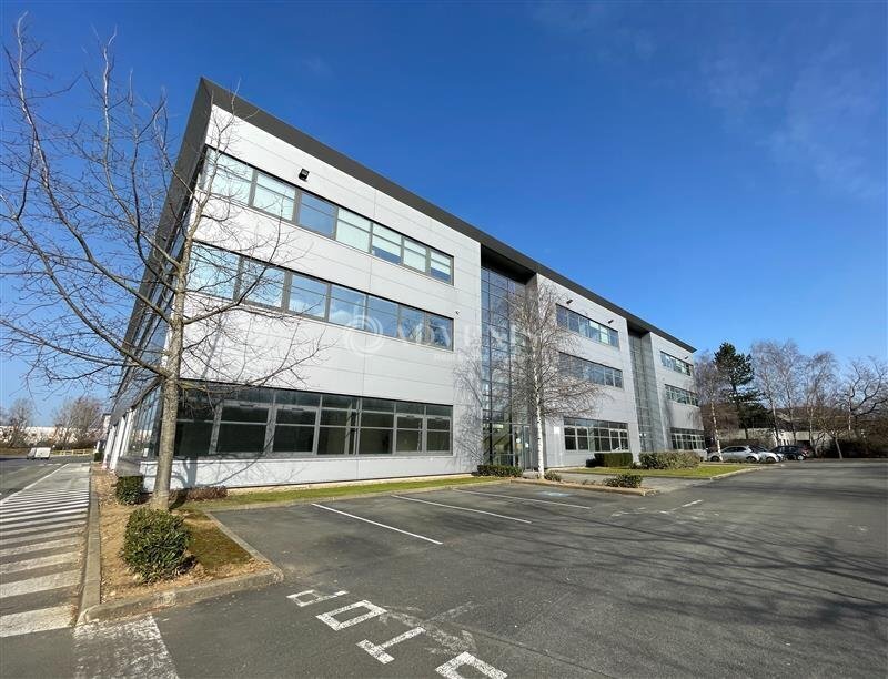 Light Industrial in Roissy En France to rent Building Photo- Image 1 of 13