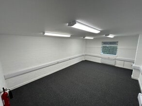 Arkwright Rd, Runcorn to rent Building Photo- Image 1 of 4
