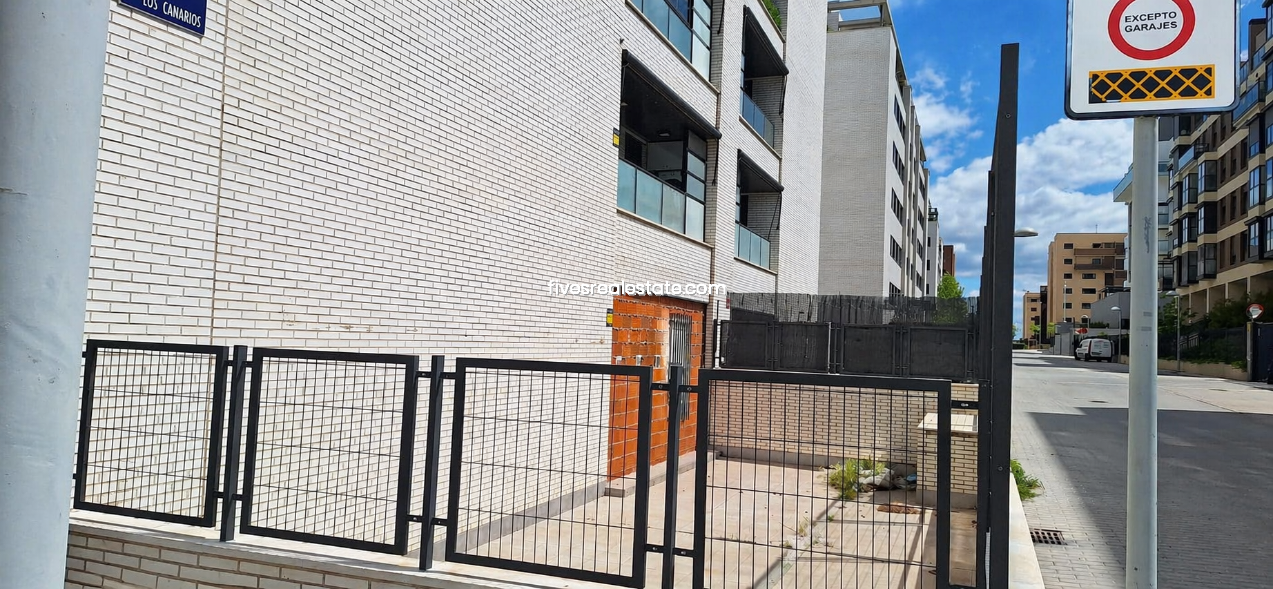 Retail in Madrid, Madrid to rent Building Photo- Image 1 of 3