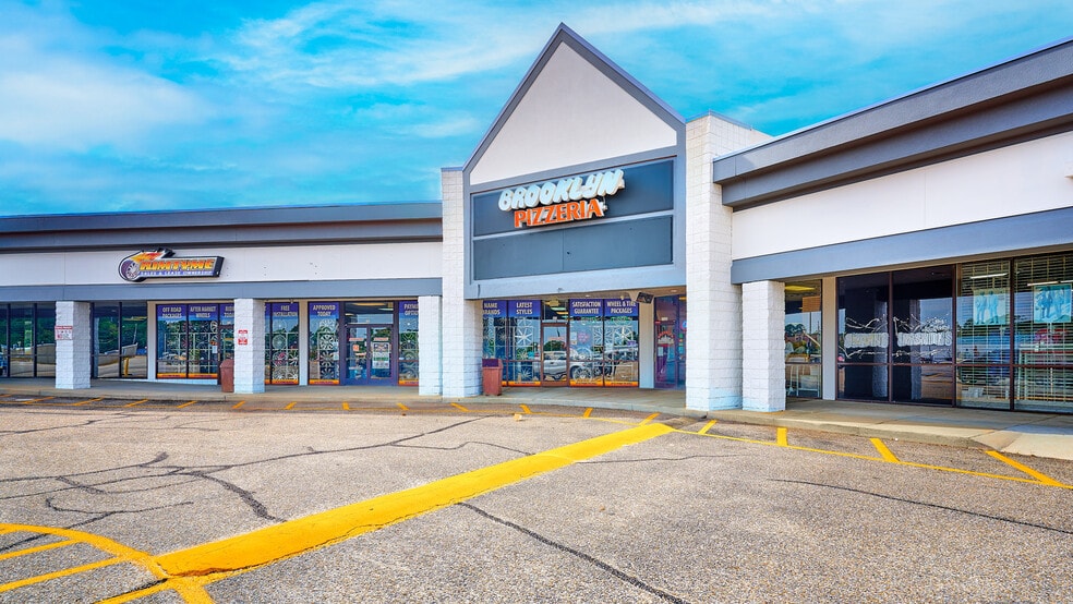 1111-1195 N Bragg Blvd, Spring Lake, NC to rent - Building Photo - Image 3 of 11