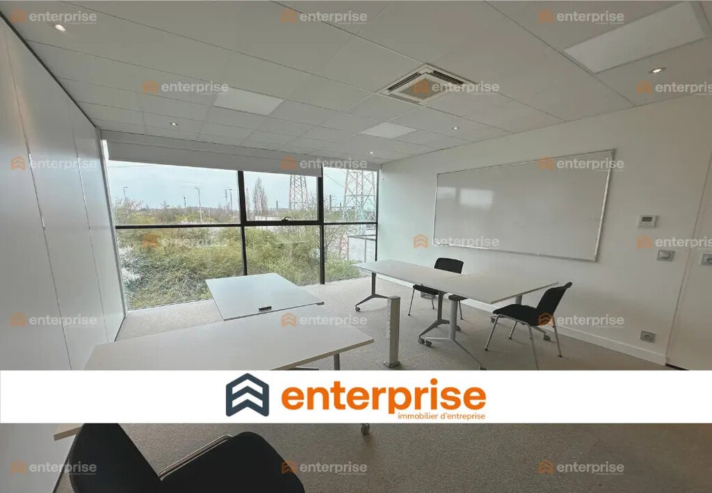 Location Bureaux 365 m² - Photo 1