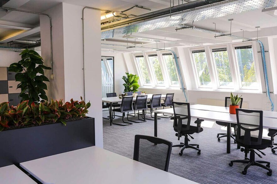 Valpy St, Reading to rent - Building Photo - Image 3 of 46