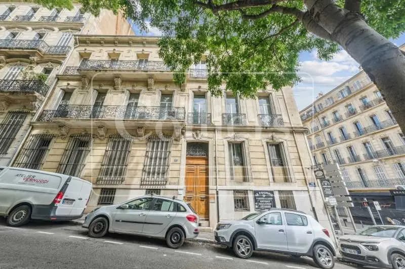 Location Bureaux 226 m² - Photo 1