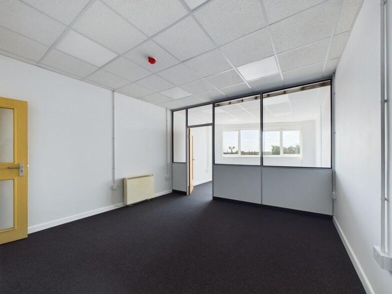 King St, Wigan to rent - Interior Photo - Image 2 of 15