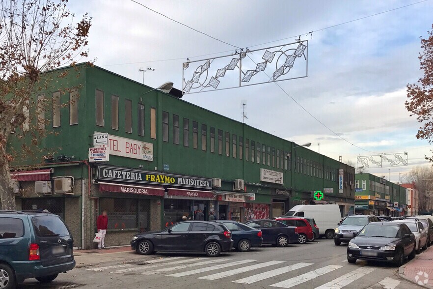 Calle Entrepeñas, 4, Alcalá de Henares, Madrid to rent - Building Photo - Image 2 of 3