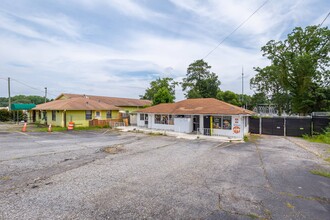 3960 Rockbridge Rd, Stone Mountain, GA for rent Building Photo- Image 2 of 11