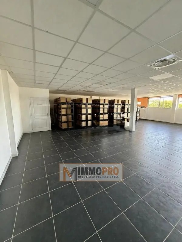 Location Bureaux 128 m² - Photo 1